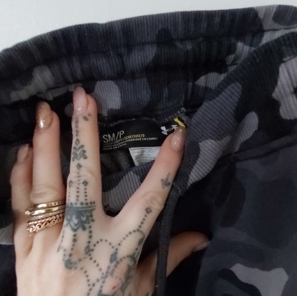 Under armour camo joggers - Picture 3 of 6